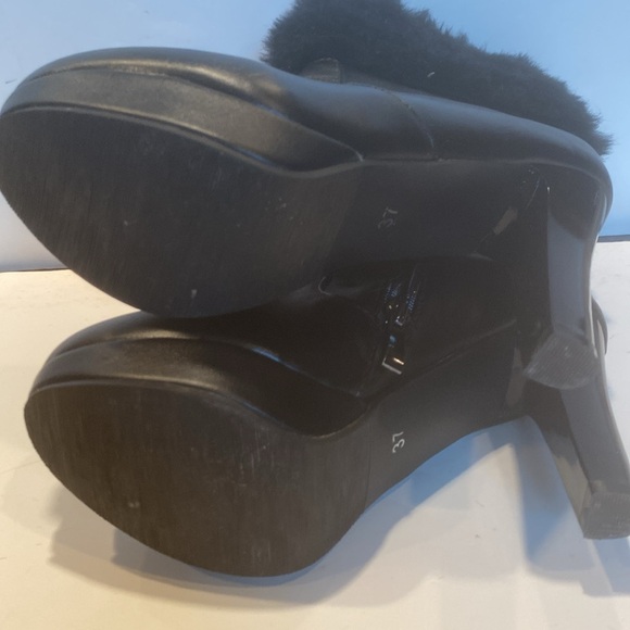 Meechi Black Faux Leather High Heel Platform Bootie - Picture 9 of 13